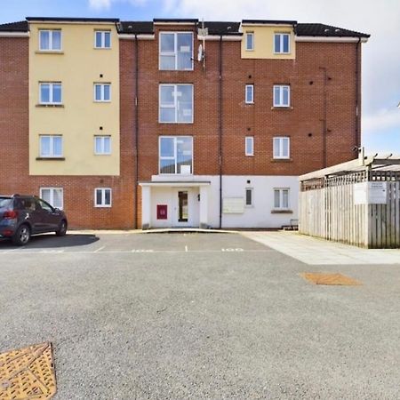 Modern 2 Bed City Apartment With Private Parking Суонси Экстерьер фото