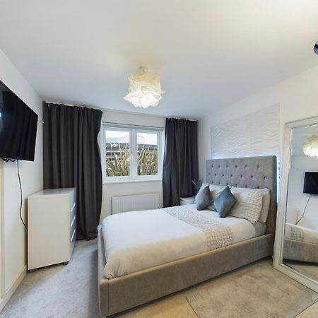 Modern 2 Bed City Apartment With Private Parking Суонси Экстерьер фото