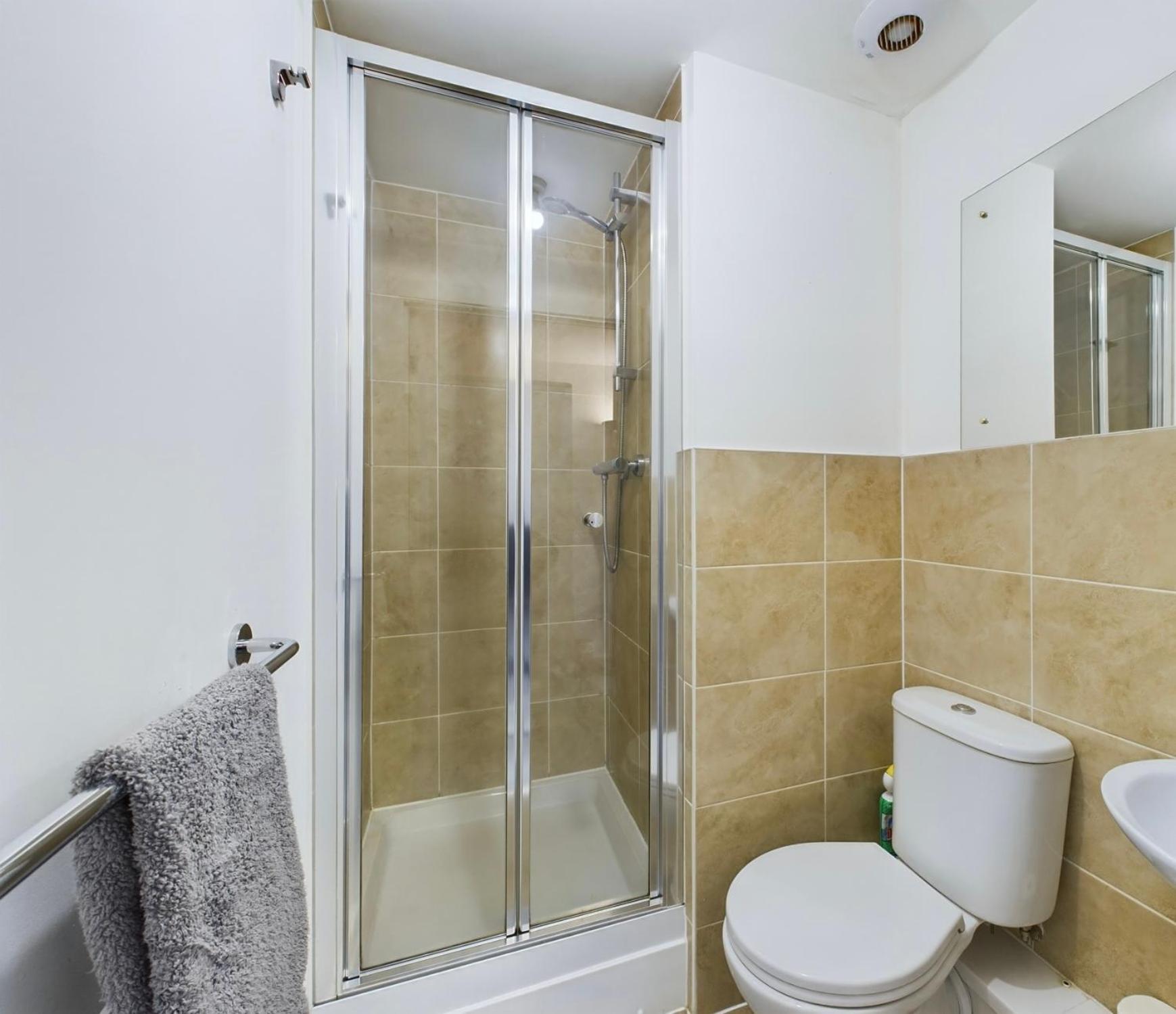 Modern 2 Bed City Apartment With Private Parking Суонси Экстерьер фото