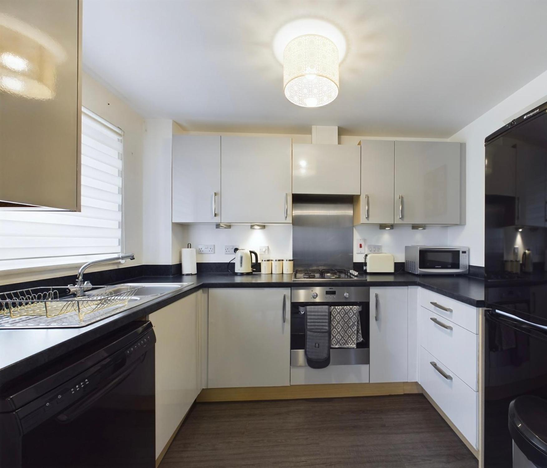 Modern 2 Bed City Apartment With Private Parking Суонси Экстерьер фото