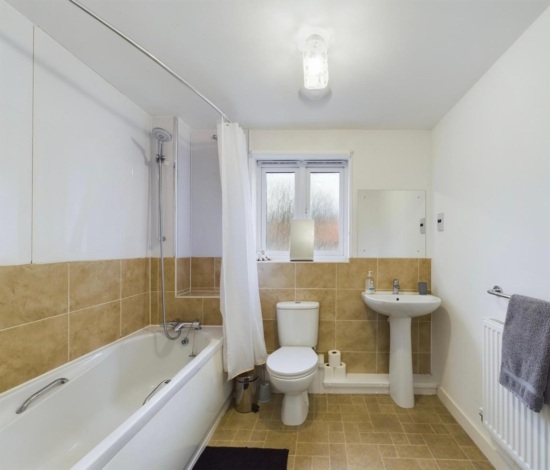 Modern 2 Bed City Apartment With Private Parking Суонси Экстерьер фото